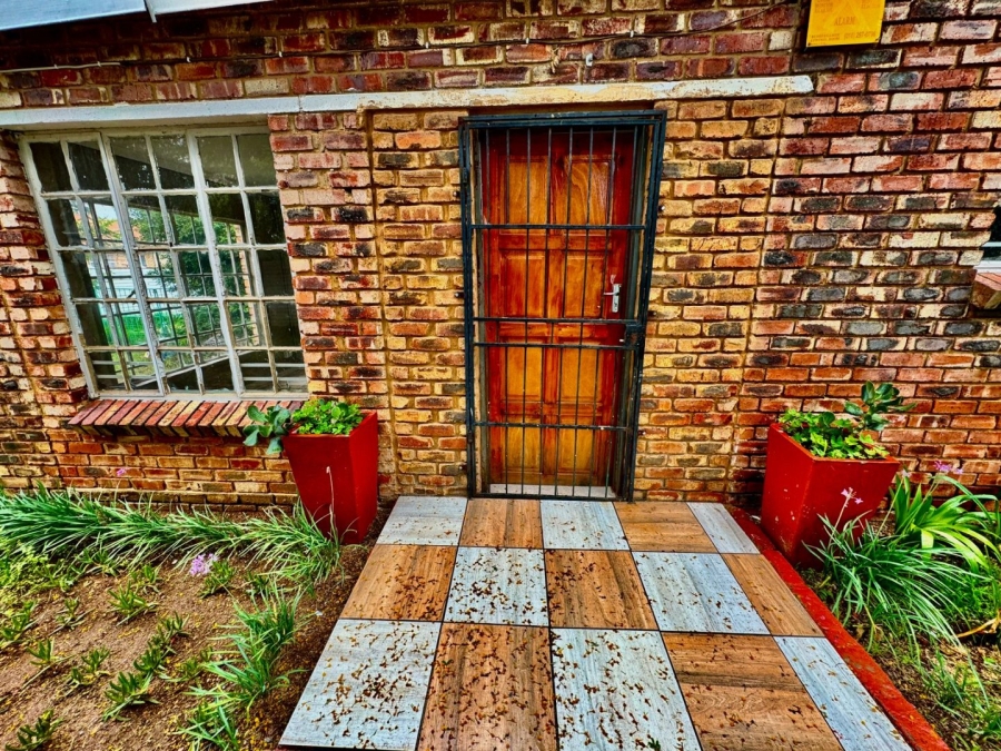 6 Bedroom Property for Sale in Dassie Rand North West